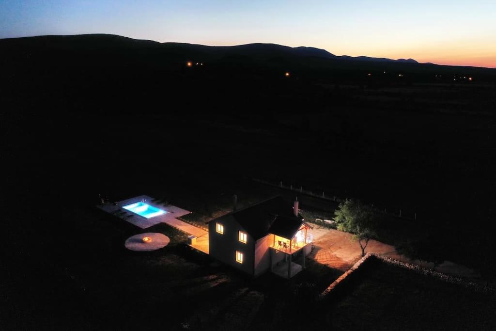 Holiday House Aurora Borealis Ervenik المظهر الخارجي الصورة