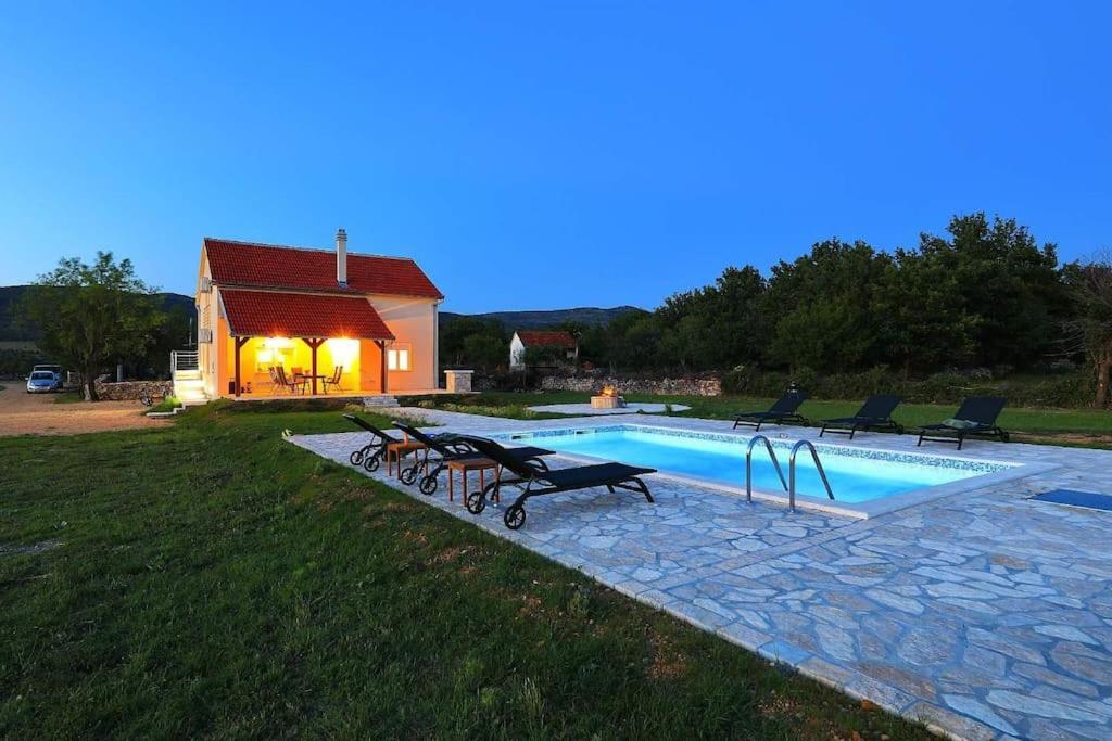 Holiday House Aurora Borealis Ervenik المظهر الخارجي الصورة